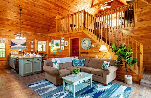 Sevierville Cabina | A Smoky Mountain Lake Cabin, Get $1089 FREE attraction tickets each paid day!
