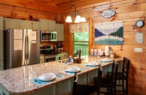 Sevierville Cabina | A Smoky Mountain Lake Cabin, Get $1089 FREE attraction tickets each paid day!