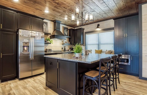 Wears Valley Cabina | A Smoky Mountain Splash-Smith Creek Reserve, Waterpark, Theater Room, Pool!!!