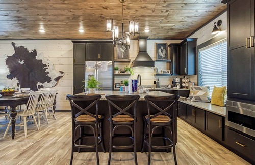 Wears Valley Cabina | A Smoky Mountain Splash-Smith Creek Reserve, Waterpark, Theater Room, Pool!!!