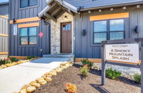 Wears Valley Casa | A Smoky Mountain Splash-Smith Creek Reserve - Indoor Pool, Waterpark, Theater Room, WIFI, Hot Tub