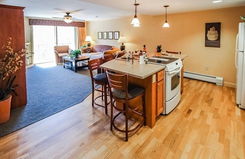 Lincoln Complejo | A SPECTACULAR WHITE MOUNTAIN GETAWAY - 2bd/2bth Deluxe