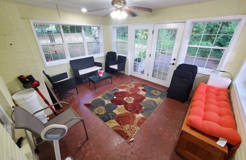 Gastonia Casa | A Sprawling, Split-Level Charmer!