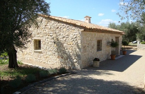 Les Maillans Casa | Una casa de piedra en el campo rodeada de olivos