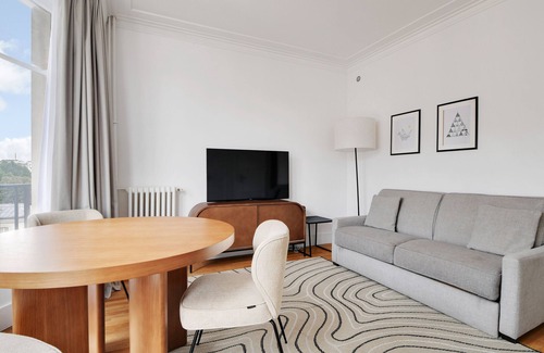 Sorbonne Apartamento | A Stunning 1-BDR in Saint Michel / Notre Dame