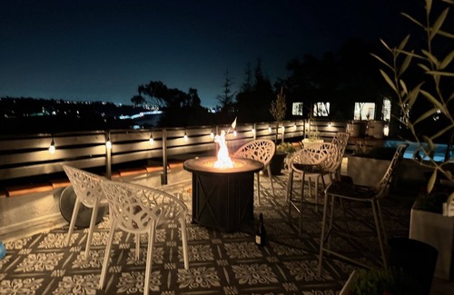 Pacific Palisades Villa | A Stunning California Villa steps to beach, local trails, views & more🌈