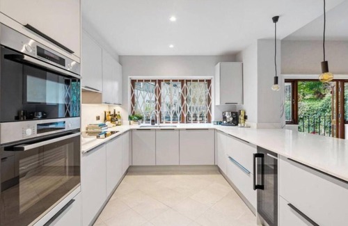 Abingdon Apartamento | A Stunning Four-Bedroom Home in the Heart of Kensington