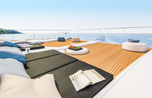 Paradise Island Alquiler De Eote | A stunning Lagoon 630 crewed power catamaran available in the Bahamas.