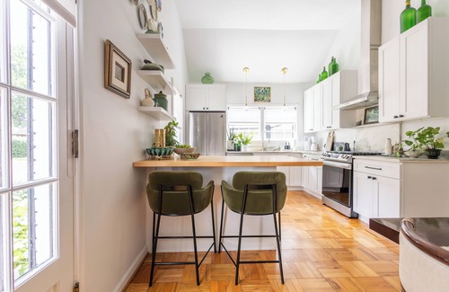 Indianapolis Casa | A stylish retreat in a beautiful 1924 Bungalow in the heart of Butler-Tarkington - Pet Friendly