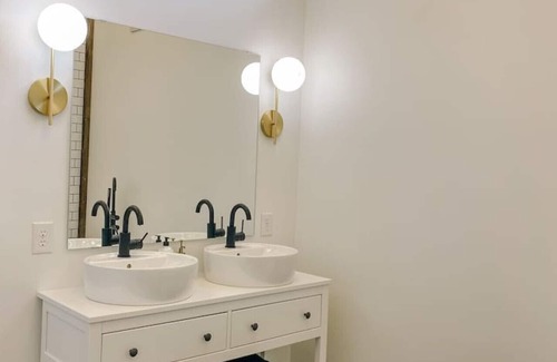 Mount Airy Otro | A Suite with a View and Wine