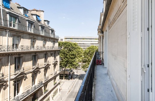 Madeleine Apartamento | A Sumptuous 2-BR apartment in the Champs-Elysées