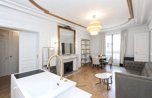 Madeleine Apartamento | A Sumptuous 2-BR apartment in the Champs-Elysées