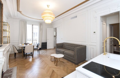 Madeleine Apartamento | A Sumptuous 2-BR apartment in the Champs-Elysées