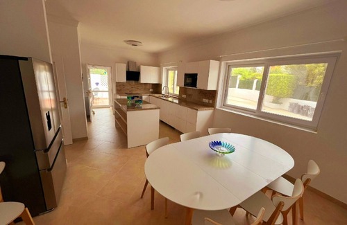 Benalmadena Villa | Villa con gran piscina privada, vistas al mar y a la montaña, acceso a internet,