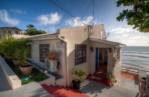 Atlantic Shores Casa | ¡El hogar de un surfista lejos de casa! Suave alrededor de los bordes, acogedor y playero