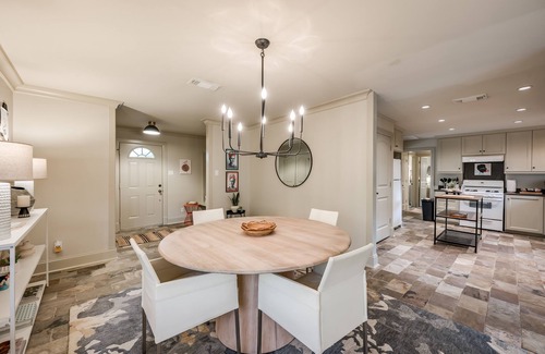 Garden Oaks Casa | A sweet cosy bungalow in the heart of Houston perfect for families & pets!