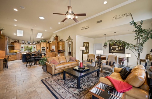 Fallbrook Casa | A Taste of Tuscany -Just 5 Minutes to Golf and Wine Tasting