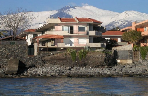 Torre Archirafi Apartamento | Una terraza sobre el mar