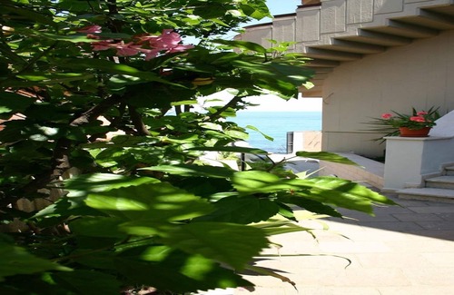Torre Archirafi Apartamento | Una terraza sobre el mar