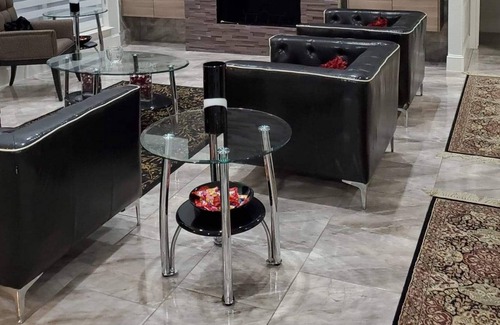 Lewisville Casa | A touch of class away from home