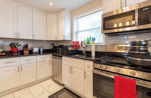 Overbrook Casa | A touch of Heaven ☀️Elegant and Cozy Home near Saint Joseph University With AC