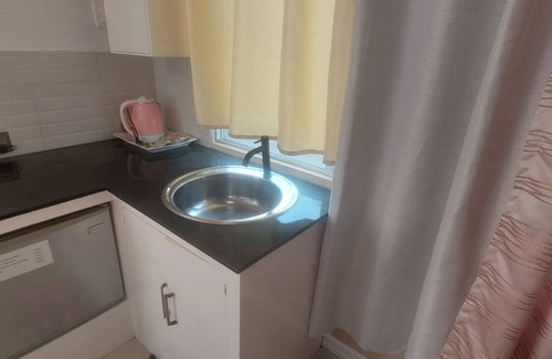 Puerto Princesa Apartamento | A touch of pink secret garden resort
