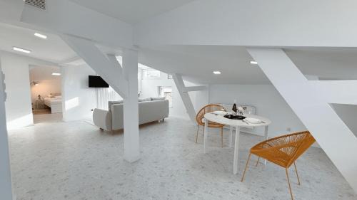 Bydgoszcz Apartamento | A Tranquil Attic Retreat Near Old Town
