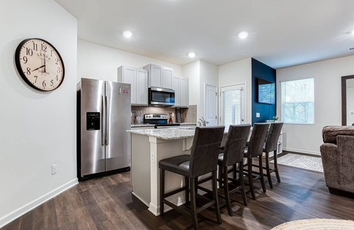 Union City Casa | A Traveler’s dream; Private Townhome 15min to Airport in peaceful Union City