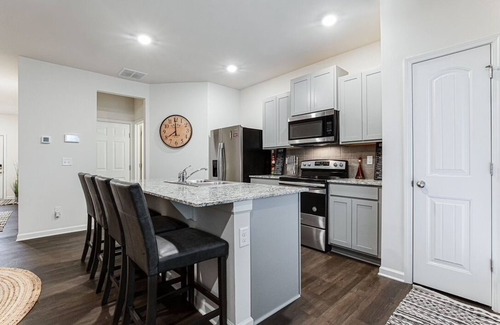 Union City Casa | A Traveler’s dream; Private Townhome 15min to Airport in peaceful Union City