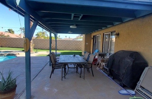 Cathedral City Casa | A tropical paradise in the desert!
