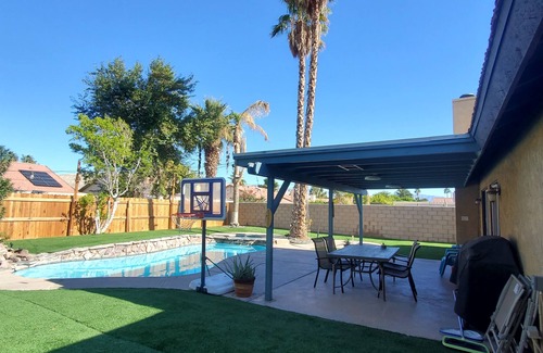 Cathedral City Casa | A tropical paradise in the desert!