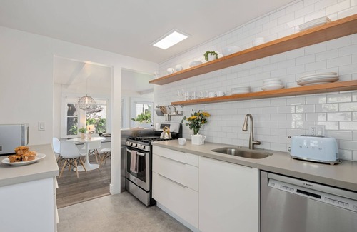 Summerland Condominio | ¡Un verdadero (re) regalo de Summerland! Sand Bungalow en el colibrí perezoso!