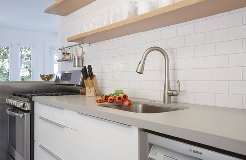 Summerland Condominio | ¡Un verdadero (re) regalo de Summerland! Sand Bungalow en el colibrí perezoso!