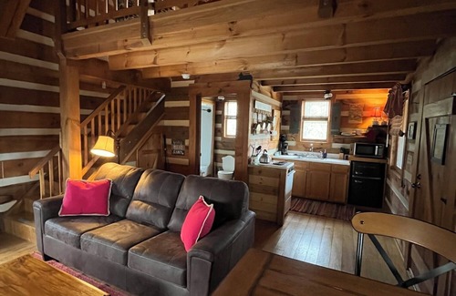 Piper Gap Cabina | A Unique Bed and Breakfast...Log Cabins, with Hot Tubs and Breakfast Delivered Each Morning :)