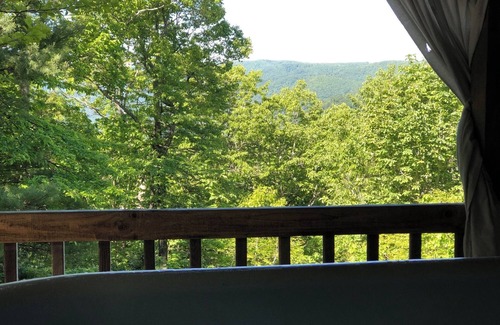 Piper Gap Cabina | A Unique Bed and Breakfast...Log Cabins, with Hot Tubs and Breakfast Delivered Each Morning :)