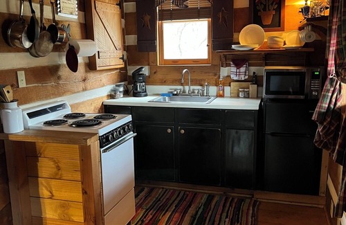 Piper Gap Cabina | A Unique Bed and Breakfast...Log Cabins, with Hot Tubs and Breakfast Delivered Each Morning :)