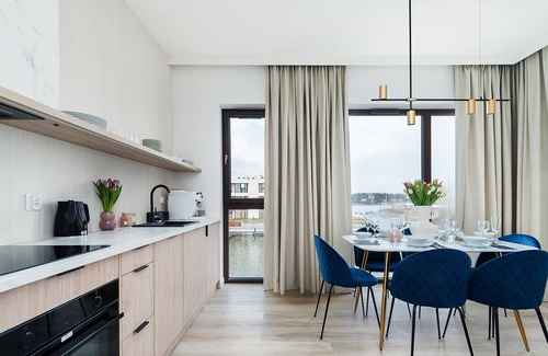 Orlinki Apartamento | Una estancia única en un moderno puerto deportivo junto al mar.