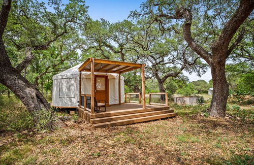 New Braunfels Cabina | A Unique Texas Hill Country Glamping Experience! Full bathroom and Great AC!!
