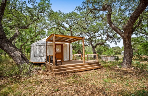 New Braunfels Cabina | A Unique Texas Hill Country Glamping Experience! Full bathroom and Great AC!!
