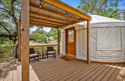 New Braunfels Cabina | A Unique Texas Hill Country Glamping Experience! Full bathroom and Great AC!!