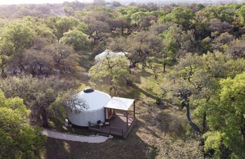 New Braunfels Cabina | A Unique Texas Hill Country Glamping Experience! Full bathroom and Great AC!!