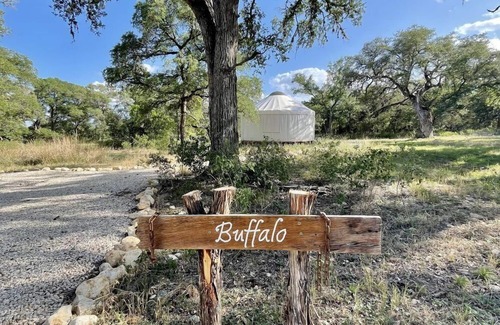 New Braunfels Cabina | A Unique Texas Hill Country Glamping Experience! Full bathroom and Great AC!!