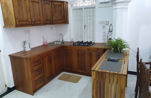 Negombo Villa | Una villa única con fascinantes muebles antiguos de madera con una belleza única.