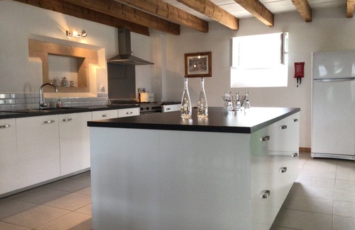 Saint-Savin Cabaña | A very spacious cottage with 3 large ensuite bedrooms with Great views. Sleeps 8