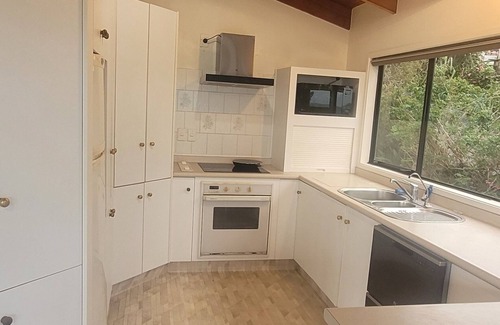 Orewa Casa | A View from the Heights -3 bedroom house in Orewa, walking distance to beach