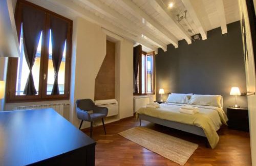 Centro Storico Nord Apartamento | A view on Brescia's rooftops