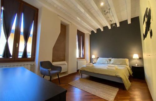 Centro Storico Nord Apartamento | A view on Brescia's rooftops