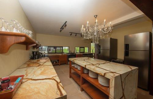 Pecém Casa | A Villa 8 suites 30 pessoas