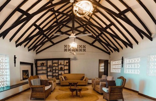 Kunduchi Otro | UNA CASA DE PLAYA VINTAGE FRENTE AL OCÉANO EN UNA ZONA TRANQUILA Y PRIVADA LLAMADA BAHARI