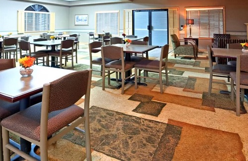 Eagan Casa | A Warm and Spacious Space with Free Coffee & Tea